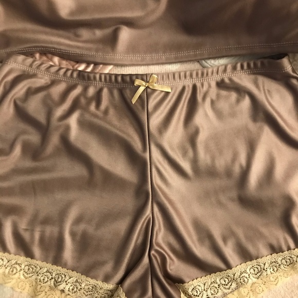 𝑀𝐼𝐷𝑁𝐼𝐺𝐻𝑇 ᑕOᑕO ♡︎ 𝐿𝑂𝑈𝑁𝐺𝐸𝑅𝐼𝐸 𝑆𝐸𝑇 - Picture 6 of 16